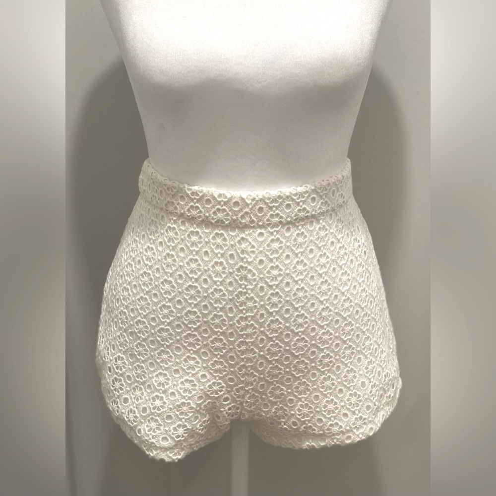 NWT F21 Forever21 White Cream Crochet Lace Shorts - Large